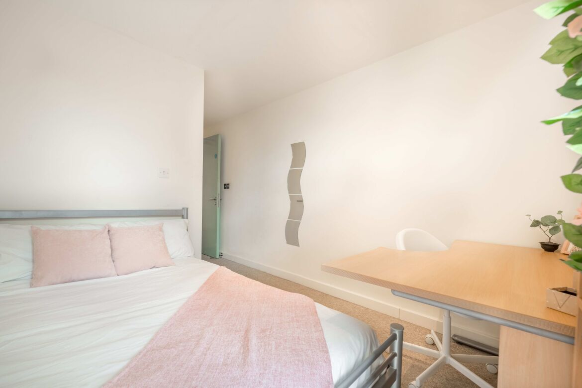 3 Regent Terrace - 4 Bed Apartment Image 4